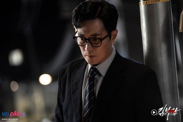 《金特务》爆红！韩网热议“男主独挑大梁惩恶扬善”韩剧：金武烈《铁拳教育》席卷全球