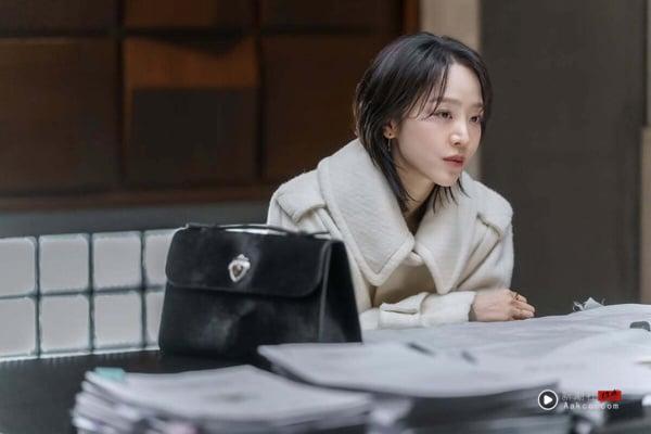 网议“得奖运很差”韩演员：林智妍《玉氏》《我的王室》双落榜，申惠善三提百想扛龟！