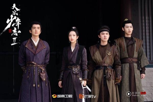 《大宋少年志》是由编剧王倦执笔的原创剧本，他就是剧版《庆余年》的编剧，这样大家知道这部剧有多厉害了吧！这部是让人很惊喜的青春悬疑剧，本以为是搞笑轻古装，没想到剧情如此精彩。有爆点、有逻辑、没乱来，主演群演技在线、火花满满，小成本制作却有高质感！