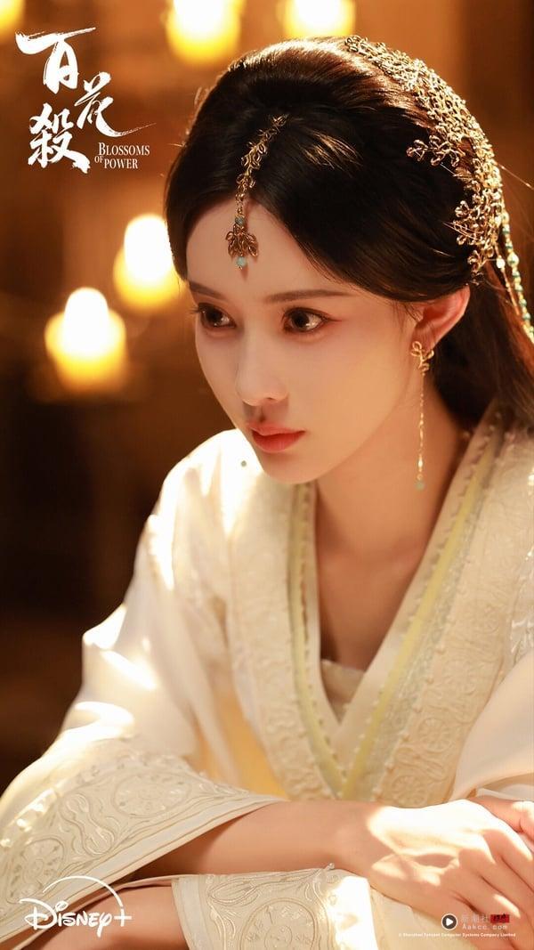 《百花杀》是最近可以一追的古装剧，这是大女主重生复仇剧，节奏很快，第一集就火速铺垫女主角死亡重生，还有一女vs.N位男角的感情纠葛。虽然也有网友认为，《百花杀》细节不能深思，而且和孟子义之前的《九重紫》、《桃花映江山》等剧同质度太高，有点审美疲乏，但整体而言，《百花杀》是最近可以一追的古装剧，节奏很快，不拖沓。
