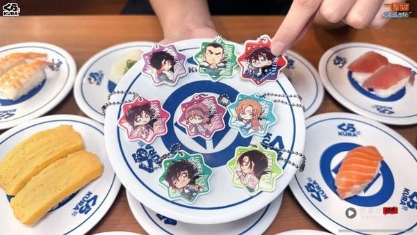 藏寿司Ｘ《名侦探柯南》 剧场版24款开扭！徽章、磁贴、挂饰登场，满额再送角色杯垫