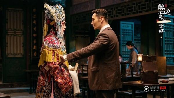 《鬓边不是海棠红》让人很惊喜，一开始大家都对该剧抱持观望的态度，因为民中国台湾电视剧本来就不吃香，再加上演技老是被吐槽的黄晓明，所以大家期待值并不高。可是追过后大家都改观了！黄晓明终于不油了，他演的霸道总裁意外好嗑，和尹正的CP组也超可爱。