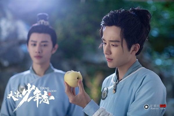 张新成也是作品口碑很好的95生，当初校园剧《你好，旧时光》让张新成窜红，后续《大宋少年志》、《变成你的那一天》、《以家人之名》、《天才基本法》通通都是有效播剧，评价普遍不错，张新成的演技也获得一致好评。