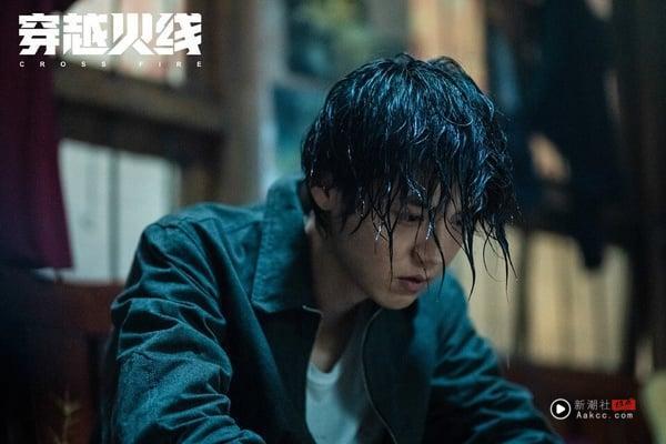 吴磊《穿越火线》很冷门，但一面倒好平！《穿越火线》豆瓣评分7.9比《星汉灿烂》还高！剧情讲述身在2008年尚未发展电竞年代的肖枫，与2019年的电竞高手、轮椅少年路小北，偶然间在游戏地图中跨越时空相遇，两人互相帮助成就梦想的青春故事。