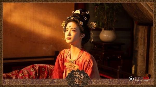 张雅钦先前凭黑马剧《古相思曲》窜了出来，古装造型获得好评，柔美中带有点英气，气质很独特，演技也很有灵气！而她去年在《国色芳华》饰演女二李幼贞，也获得满高的讨论度，这角色的人设并不讨喜，但张雅钦的演技好，情感拿捏到位，唐装扮相又很美，所以实在让人讨厌不起来！