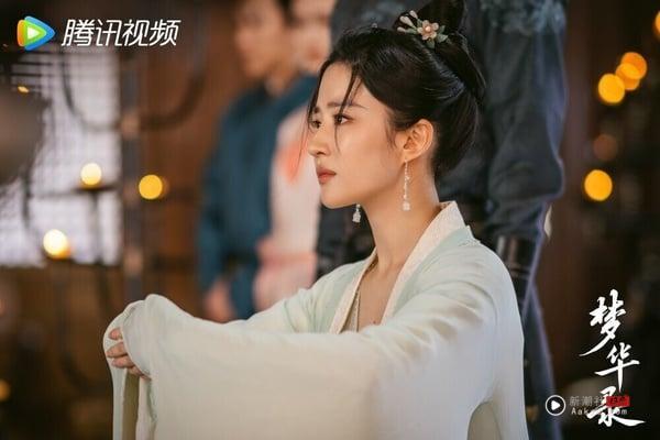 还记得刘亦菲在《梦华录》饰演的“赵盼儿”吗？刚开播时真的圈粉无数，前期人设独立清醒、自强自立，还很有侠义心肠，虽然到中后期人设一度崩塌，但还好大结局时成功扳回一城。