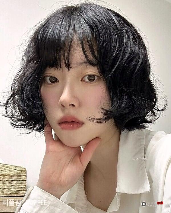 2026日系短发烫发推荐！10款短发范本＋适合脸型一次看，这款不用烫、自然卷好整理