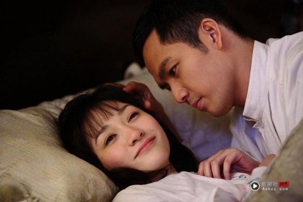 最近大家都在追张凌赫、王楚然主演的《这一秒过火》，大家知道《这一秒过火》其实有前传吗？这个系列改编自匪我思存的小说，前传是《来不及说我爱你》，2011年的老剧，找来锺汉良还有李小冉主演。《这一秒过火》张凌赫演的就是《来不及说我爱你》锺汉良和女二的儿子。