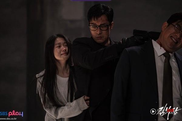 《金特务：本色回归》是最近大获好评的韩剧，大结局圆满收场，也埋下许多可以再延伸的伏笔。而最近SBS也透露，目前正积极讨论《金特务》第二季的可能性，虽然还没有正式确定，但可能性很高！
