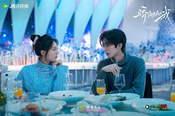 宋威龙今年推出两部现偶剧，相较之下《野狗骨头》拍得比较唯美浪漫，而《骄阳似我》剧本更扎实，甜度、爽感更足！《骄阳似我》是顾漫小说改编的超级甜宠大IP，一样是顾漫擅长的甜蜜爱情故事。