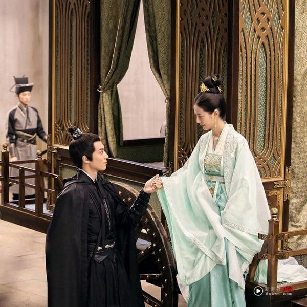 《浮图缘》是王鹤棣在爆红前接演的作品，本来被积压了一段时间，没想到后来王鹤棣因《苍兰诀》爆红，紧接着他《浮图缘》就火速被抬上来。本来大家都对《浮图缘》毫无期待，没想到制作质感、演员演技和剧本意外都不错！