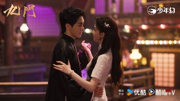 大家还记得陈伟霆、赵丽颖主演的《老九门》吗？时隔多年，又推出了续作，虽然赵丽颖、张艺兴没能全部回归，但《九门》已经尽力凑齐原班人马，首播口碑也不错。《九门》找回陈伟霆继续演张大佛爷，《终极笔记》曾舜晞演吴邪爷爷吴老狗，还有《无心法师》陈瑶演霍仙姑，选角很对味！