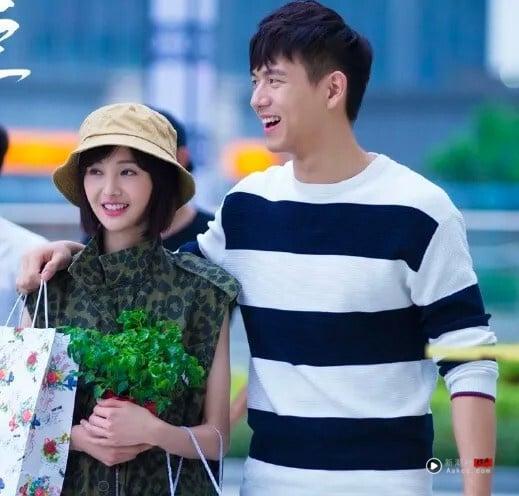 李现还有一个客串戏也很经典，大家有印象李现在《夏至未至》客串演过郑爽男友吗？《夏至未至》真的神奇，来客串的李现，演无名配角的胡一天，男二白敬亭，后来声势都超越主角。