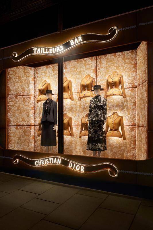 打卡啰！LV“乐高树”巨可爱加码限定纸袋　Dior“姜饼橱窗”超梦幻 时尚穿搭 图8张