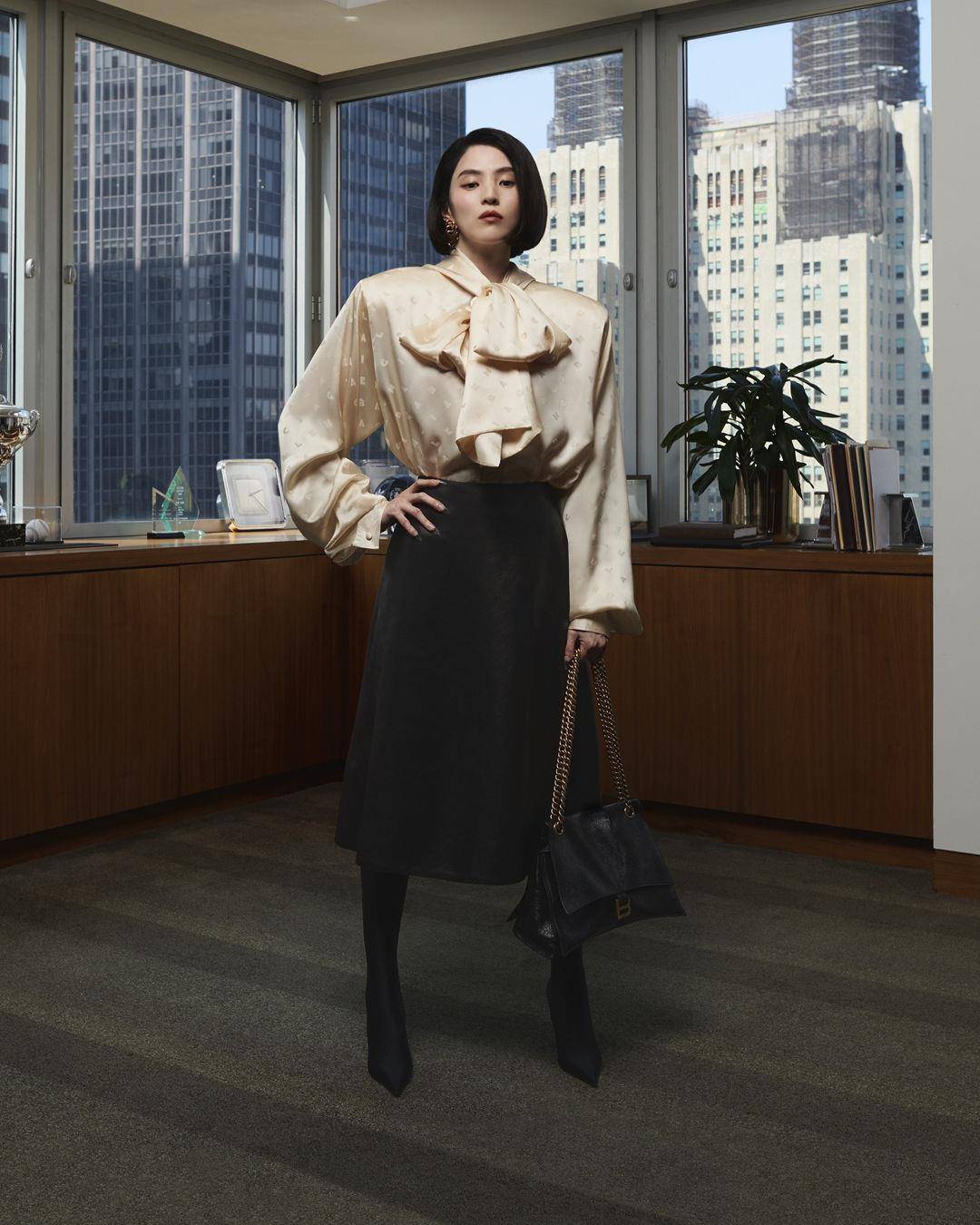 韩韶禧短发造型超杀！霸气登BALENCIAGA“办公室大片”对尬妮可基嫚 名人名流 图1张