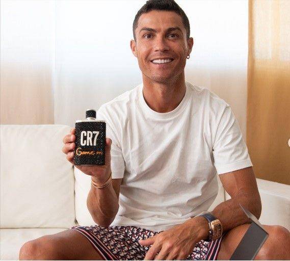 C罗连5届世界杯进球傲视群雄　戴自己设计的百万钻表闪瞎众人 奢侈品牌 图5张