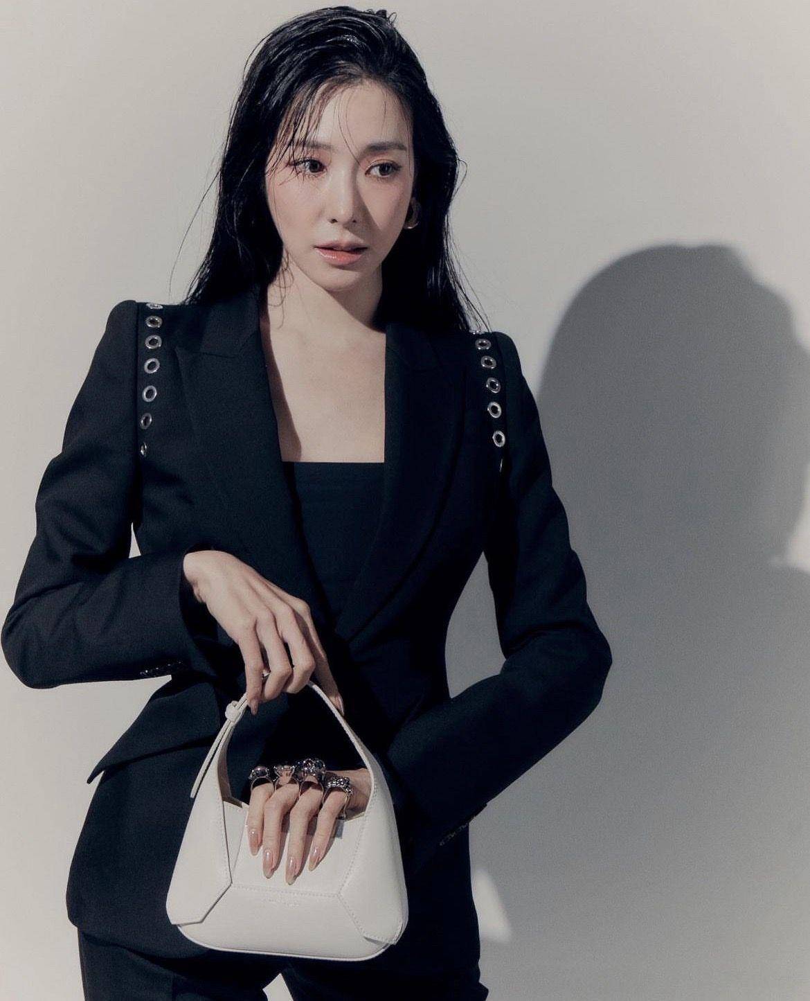 Tiffany、世一美林珍娜抢拎“戒指包”　Dara手拿同款泄女王霸气 名人名流 图2张
