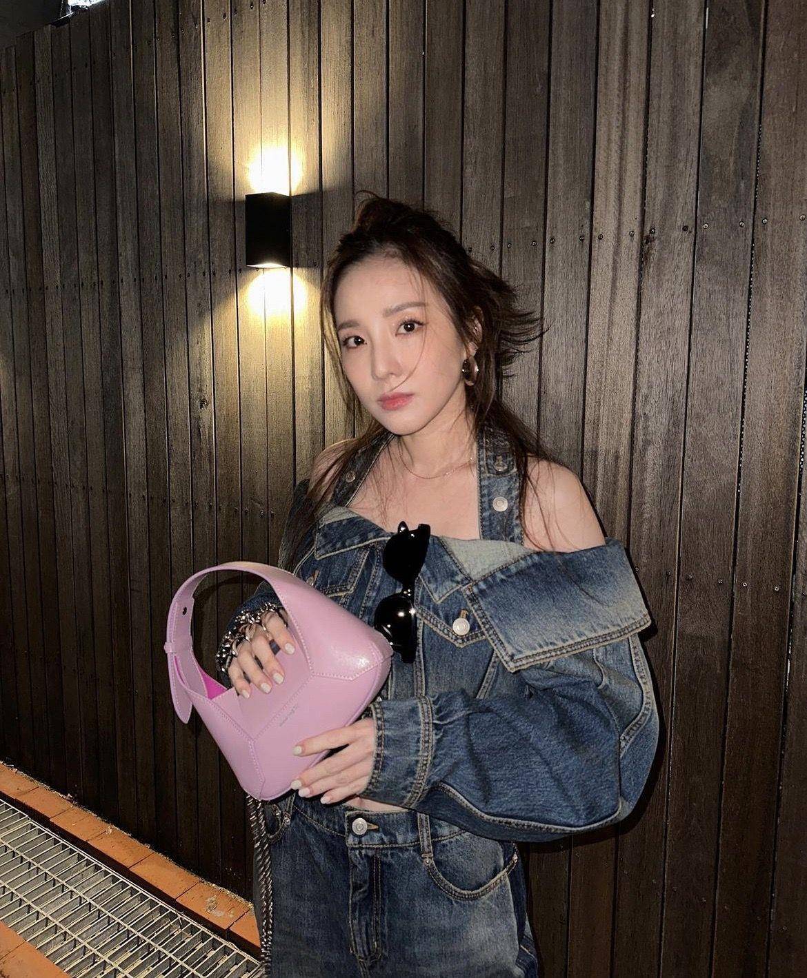 Tiffany、世一美林珍娜抢拎“戒指包”　Dara手拿同款泄女王霸气 名人名流 图3张