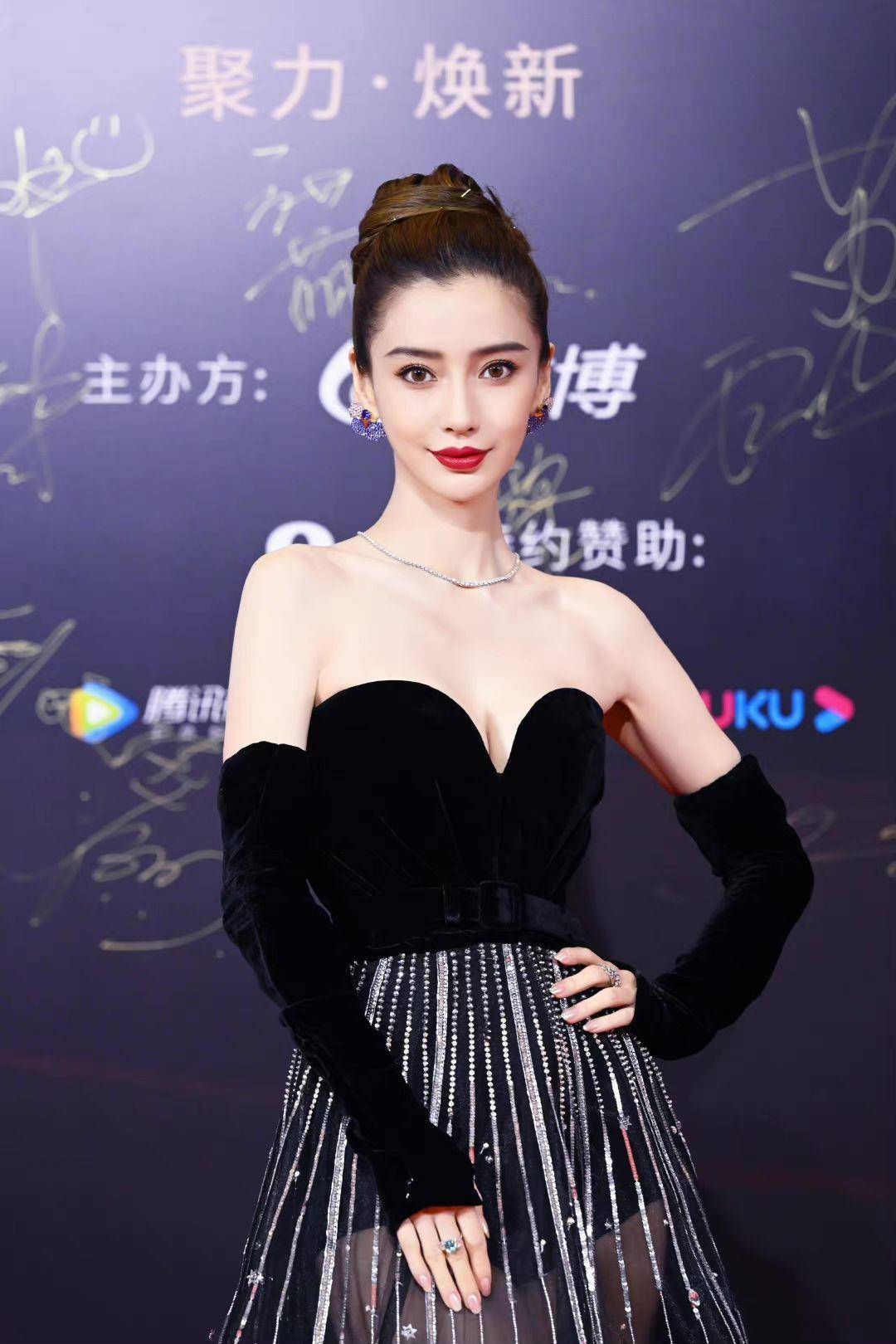 Angelababy走红毯“美腿全透视”赢大了！　复古星空礼服气场破表 名人名流 图2张