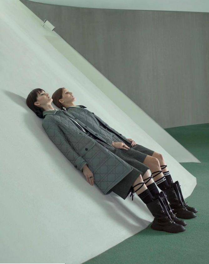 秋冬长版大衣百搭！Dior藤格纹适合所有身型、Fendi超模同款必收 时尚穿搭 图1张