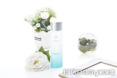 圣诞趴变身派对女神　森美妍“白茶赋活保湿露”水润呵护