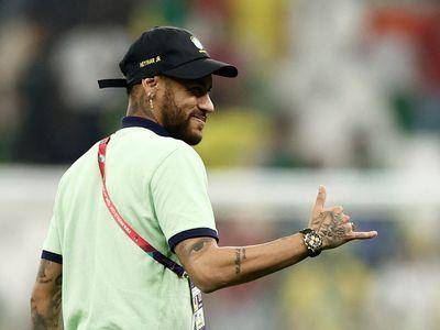 内马尔征世足赛百万劳力士相伴　狂爱名牌Logo装吸睛