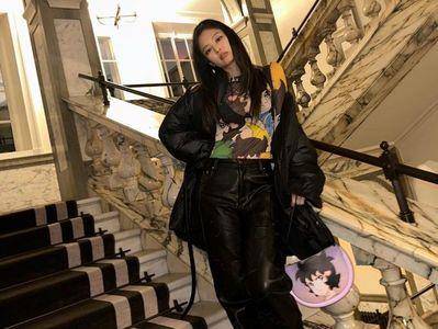 “人间香奈儿”难得没穿香奈儿　Jennie漫画衣上身泄少女心