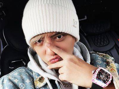 罗志祥近3000万粉红表抢到手　绝配LV新装藏不住喜悦之情