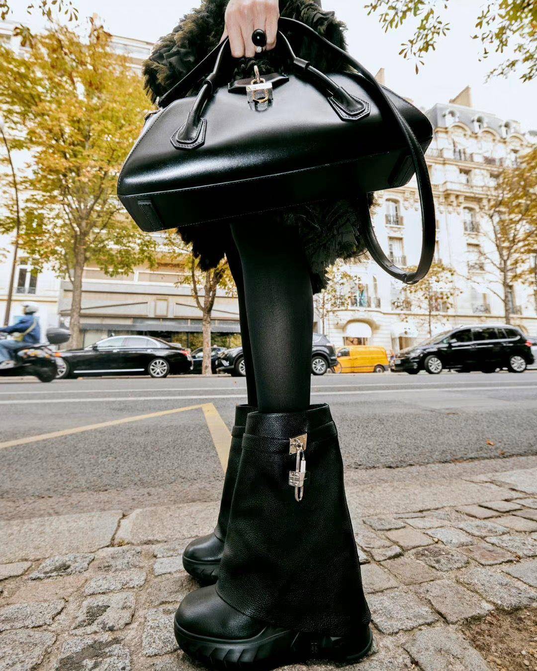 说・流行／Jennie、欧阳娜娜都穿GIVENCHY鲨鱼靴　被封长腿神器、完全不挑人 时尚穿搭 图7张