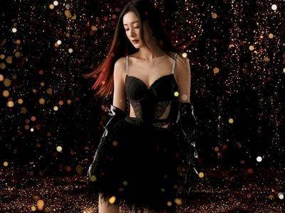 杨幂化身“维密女郎”镂空爱心马甲超性感！　惹火曲线一次放送