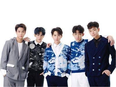 AcQUA源少年跨年表演服曝光！“詹朴量身打造”太空船、云朵元素超帅