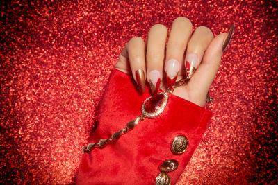 红金开运法式、华丽桃红色！金兔年“开运美甲造型”一次看