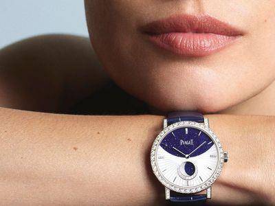 伯爵手工雕凿明月　诗意表机芯也藏新月