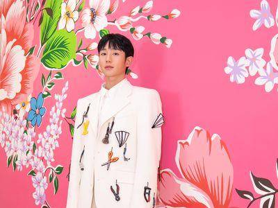 丁海寅与“客家花布”合照曝光！一天私人行程明午离台