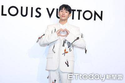 丁海寅现身LV台北101化身白马王子　秀台语“大家好”超宠粉