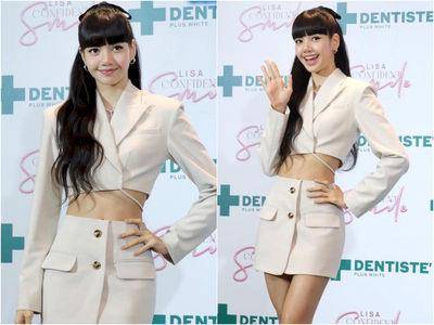 Lisa新造型甜成“人间水蜜桃”！　中空胸下全是腿逆天比例曝