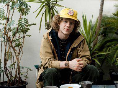 G-SHOCK加装“防撞杆”　大地色系强悍表绝配户外运动造型