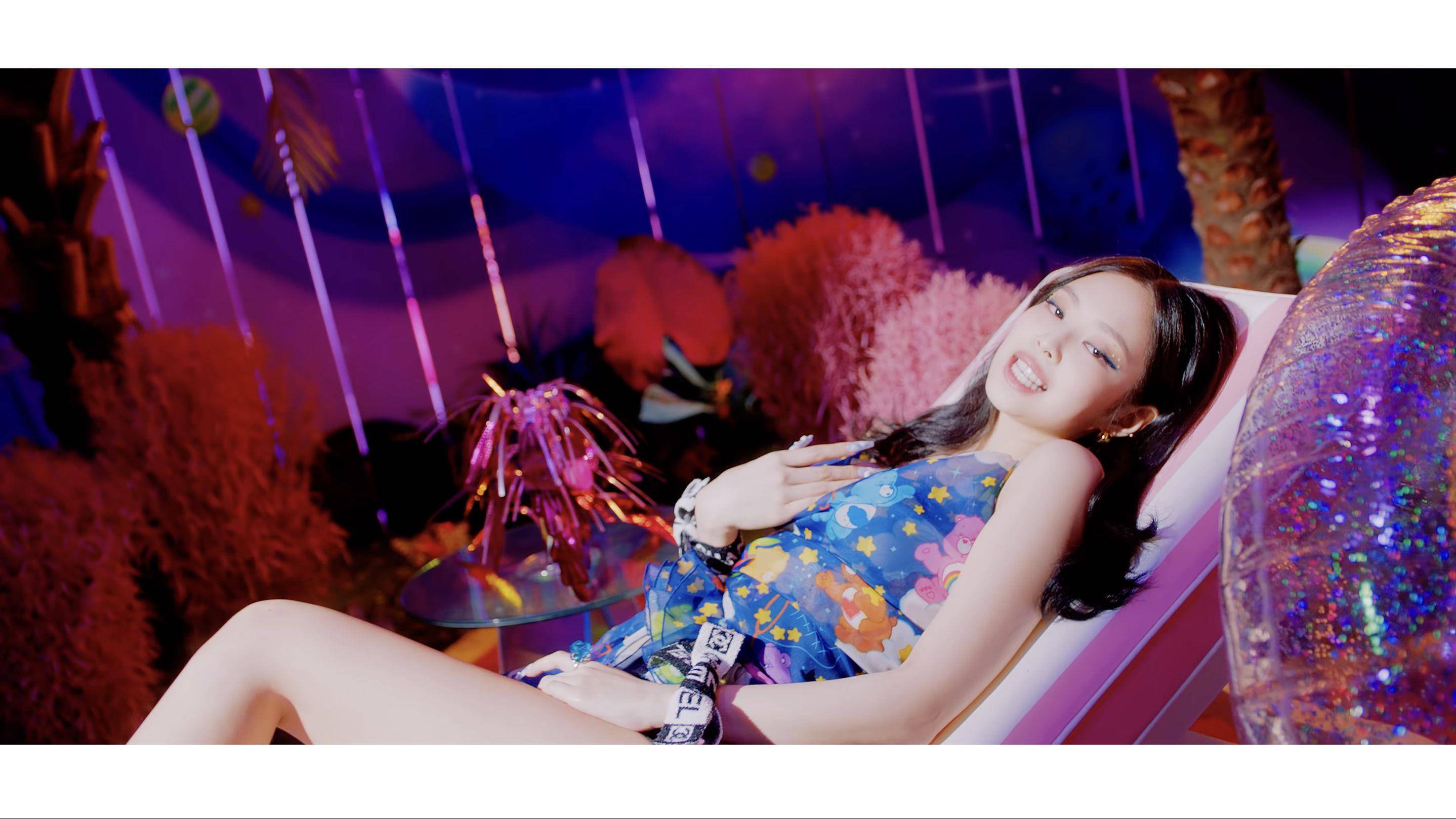 Jennie最爱彩虹熊推独家联名　羊毛衣、补丁针织外套根本可爱天花板 最新资讯 图2张