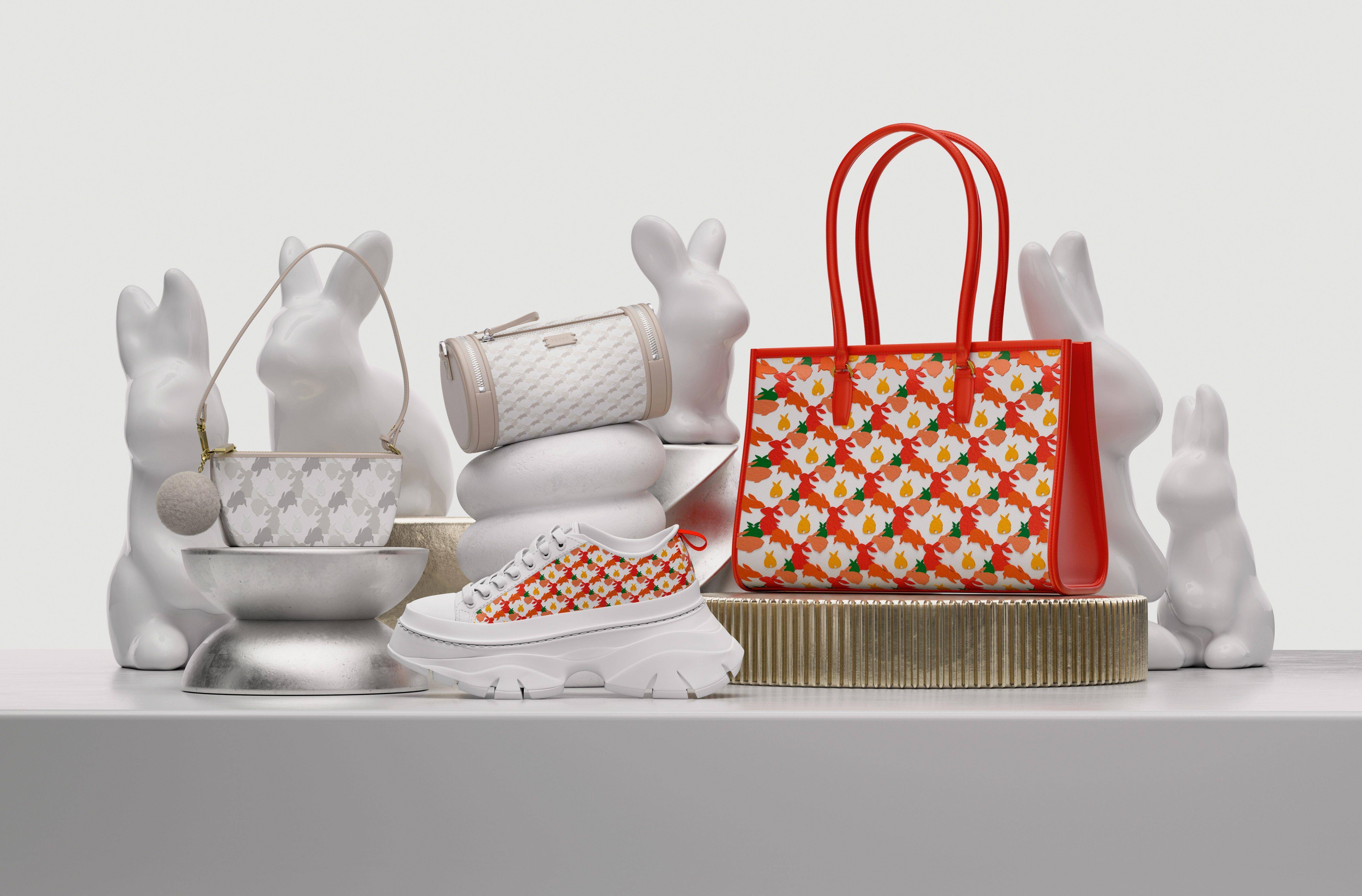 兔年精品手袋走春行头8选！LOEWE有长耳朵、TORY BURCH点阵兔Q翻 时尚穿搭 图11张