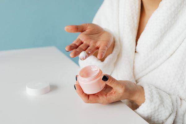 5种“过期美妆保养品”先别丢！可当干洗发、清洁厨房　超好用还省钱 最新资讯 图4张
