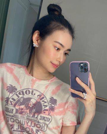 摩纳哥王妃冰山脸配酷造型　靠585万蝴蝶结珠宝融化了 奢侈品牌 图5张