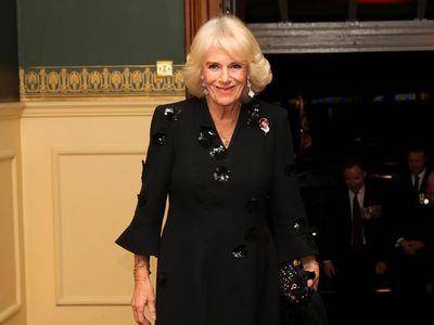 卡蜜拉不碰“情敌”黛安娜王妃珠宝　最爱梵克雅宝招牌设计