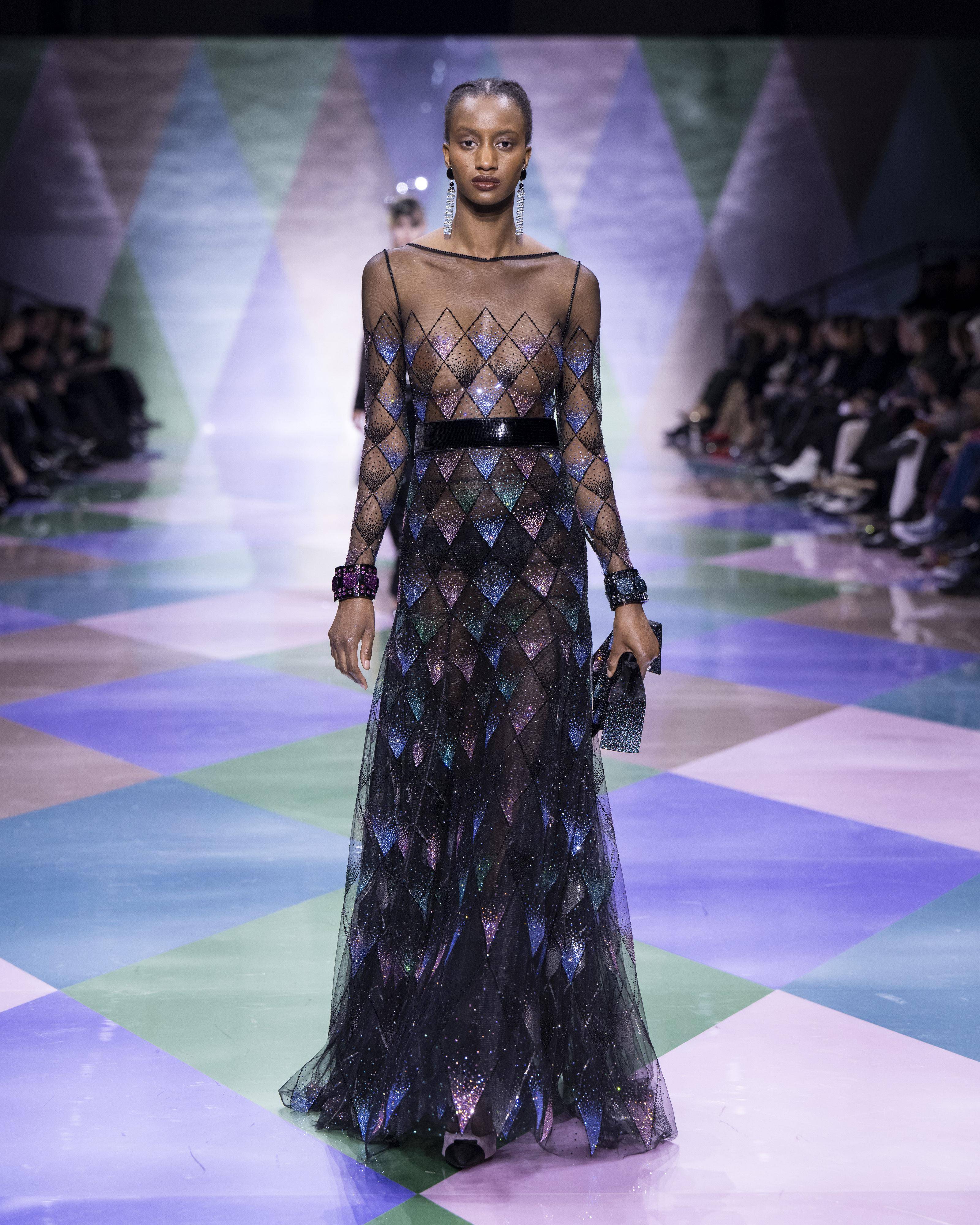 巴黎高订周／安海瑟薇穿豹纹短裙辣翻！Valentino“夜店风”集结性感华丽 时尚穿搭 图8张