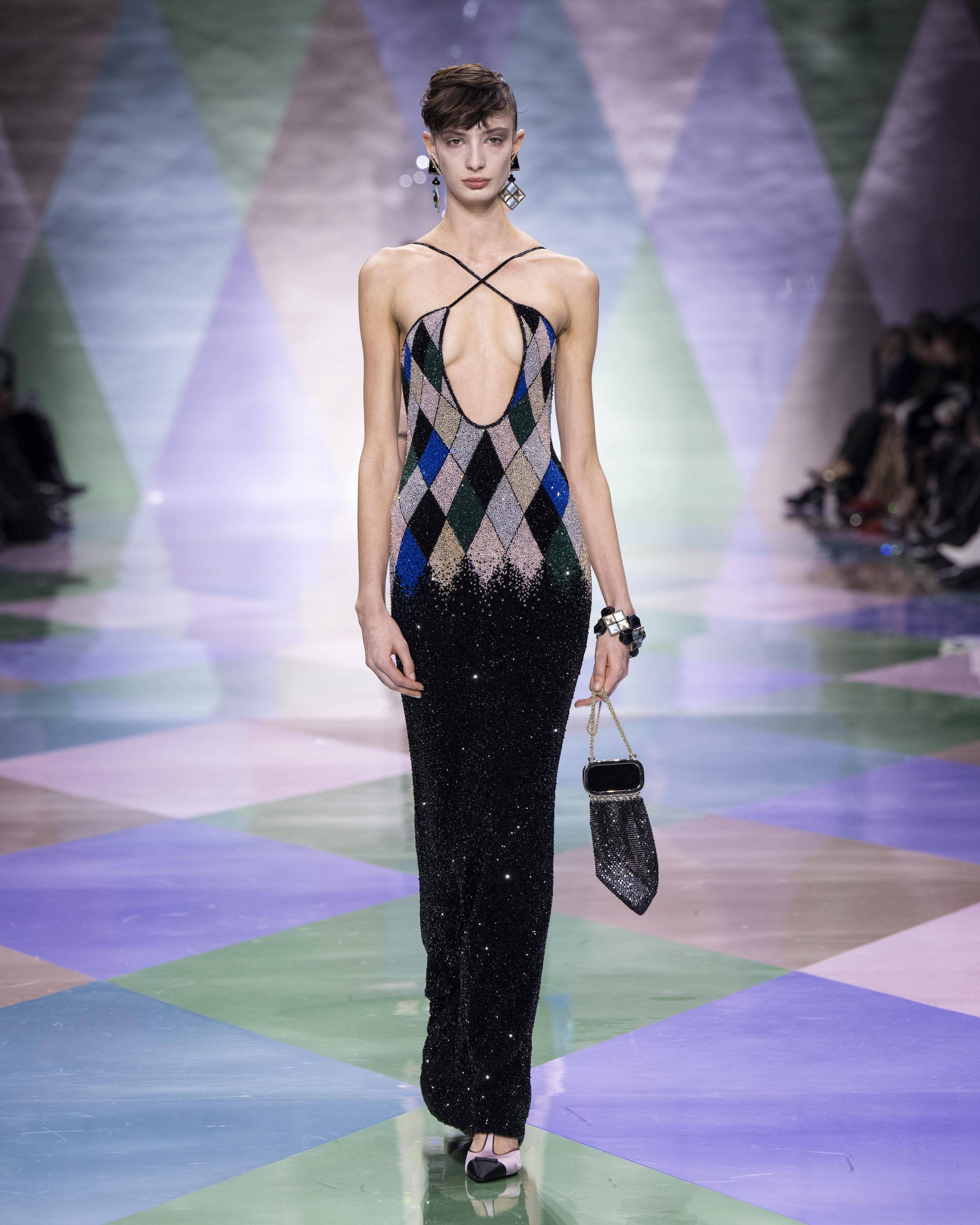 巴黎高订周／安海瑟薇穿豹纹短裙辣翻！Valentino“夜店风”集结性感华丽 时尚穿搭 图10张