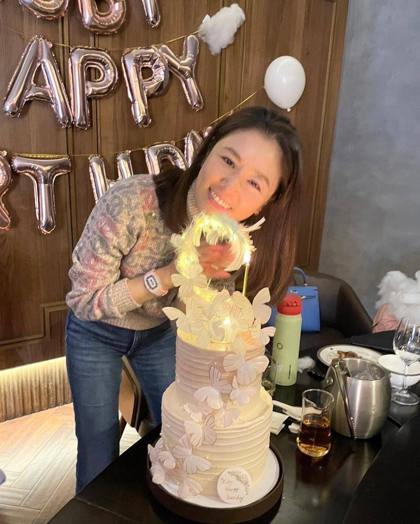 林心如475万粉红表绝配香奈儿衣　加码秀Hello Kitty造型泄少女心 名人名流 图2张