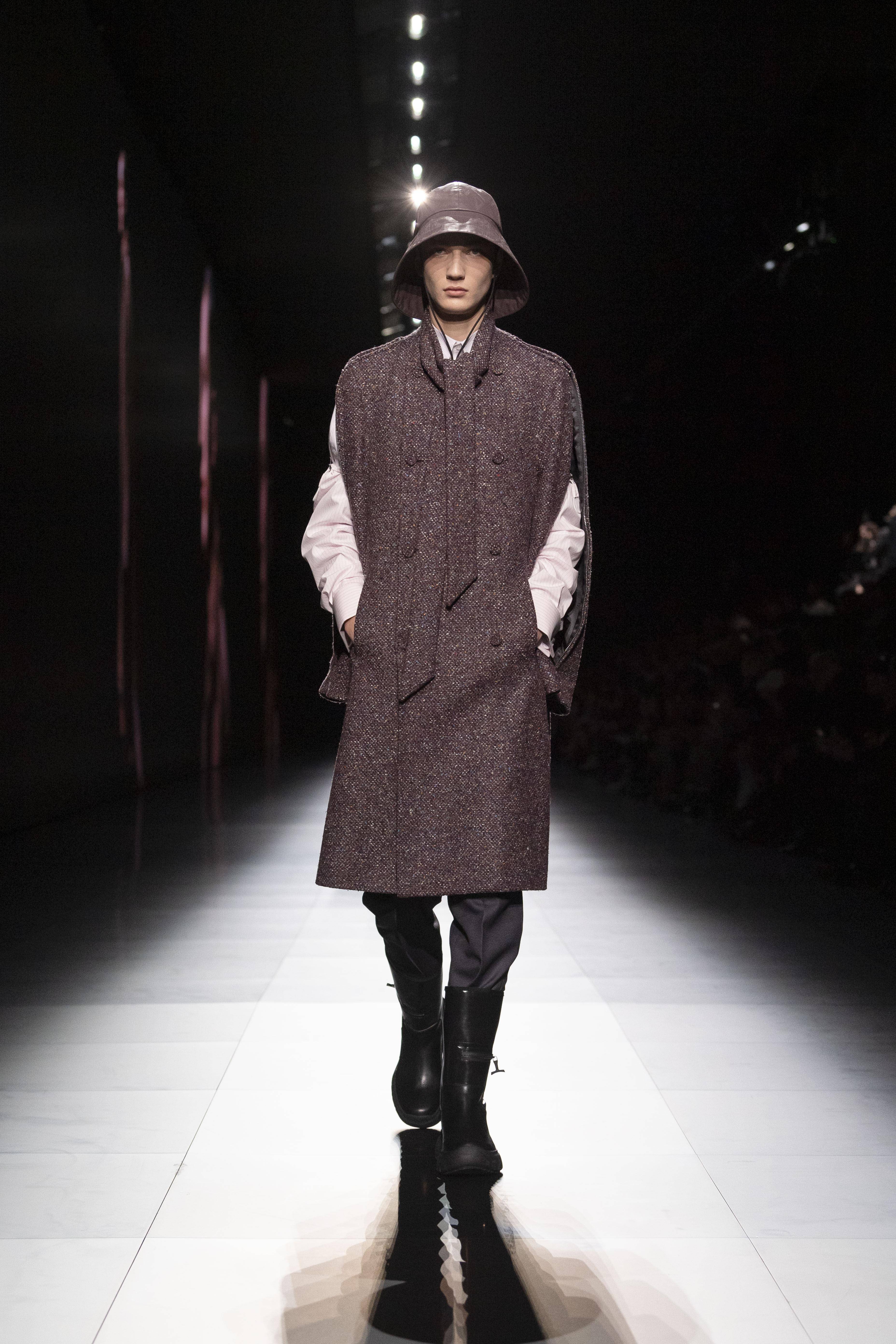 巴黎男装周／JIMIN现身DIOR秀人气超高　LOEWE新造型网笑像“大蒜” 时尚穿搭 图3张