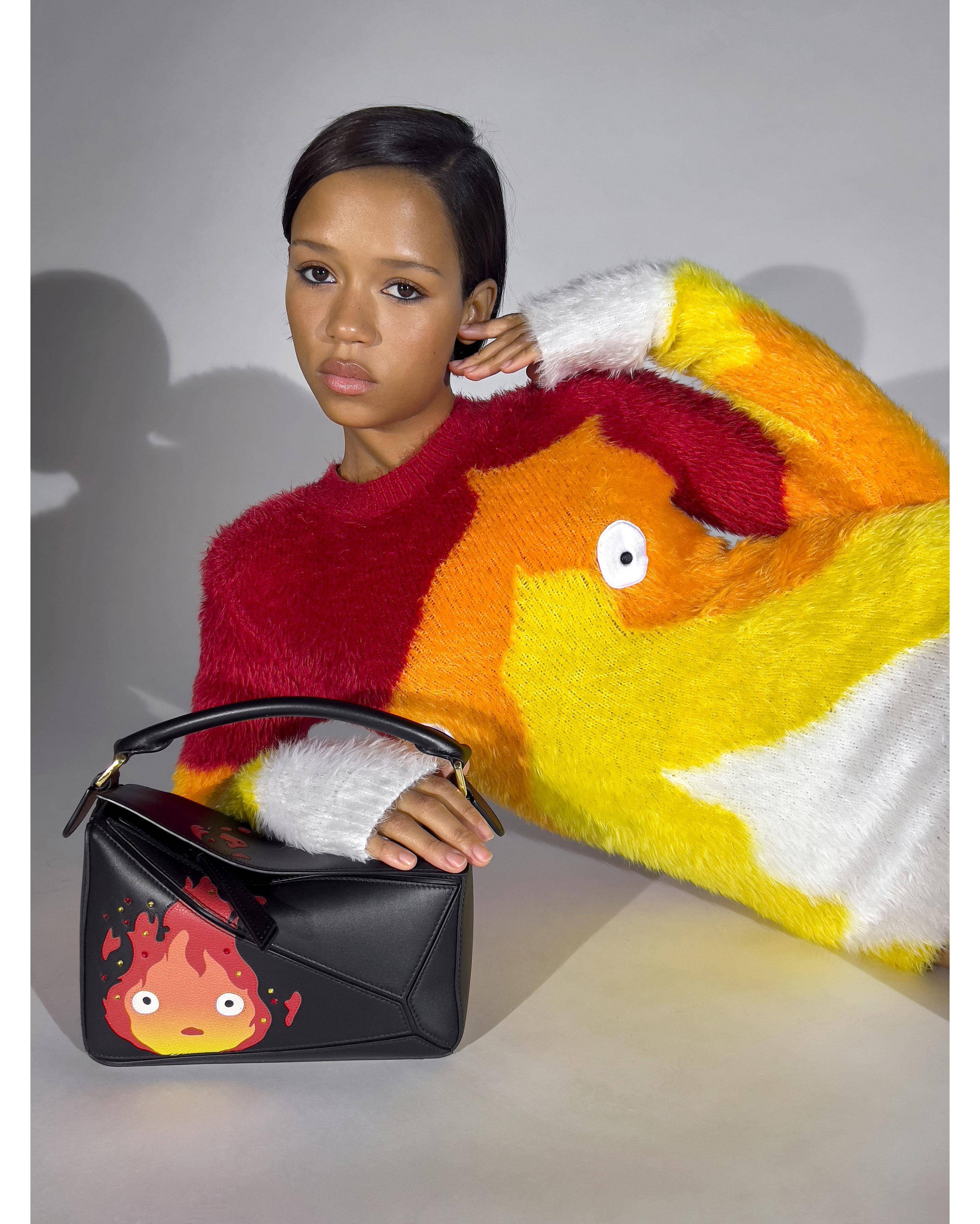 LOEWE与《霍尔》联名今2／2开卖！超Q城堡包、卡西法蜡烛必抢 时尚穿搭 图3张