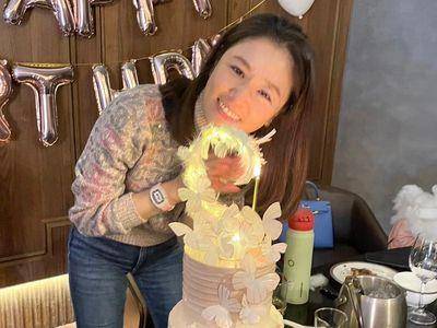 林心如475万粉红表绝配香奈儿衣　加码秀Hello Kitty造型泄少女心