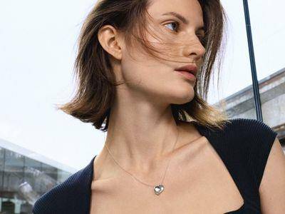 乔治杰生爱心项炼表白　纯银款不到万元宠她