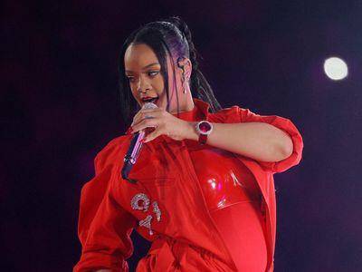 蕾哈娜戴千万珠宝唱跳　精品大户钻表也是自己的